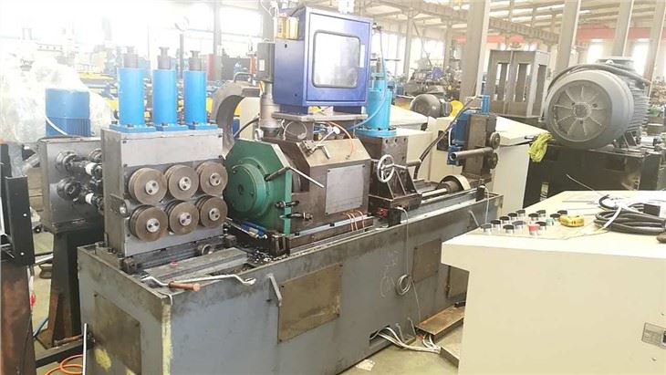 China Best Customized CNC Peeling Machine Centerless Lathe For Steel Bar